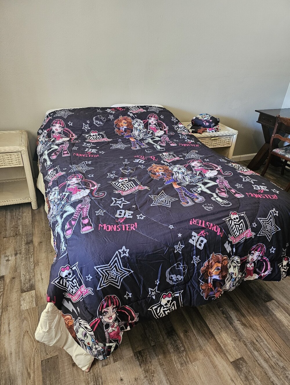 Monster High Twin Comforter Reversible Franco Bedding Draculaura Frankie Clawdee